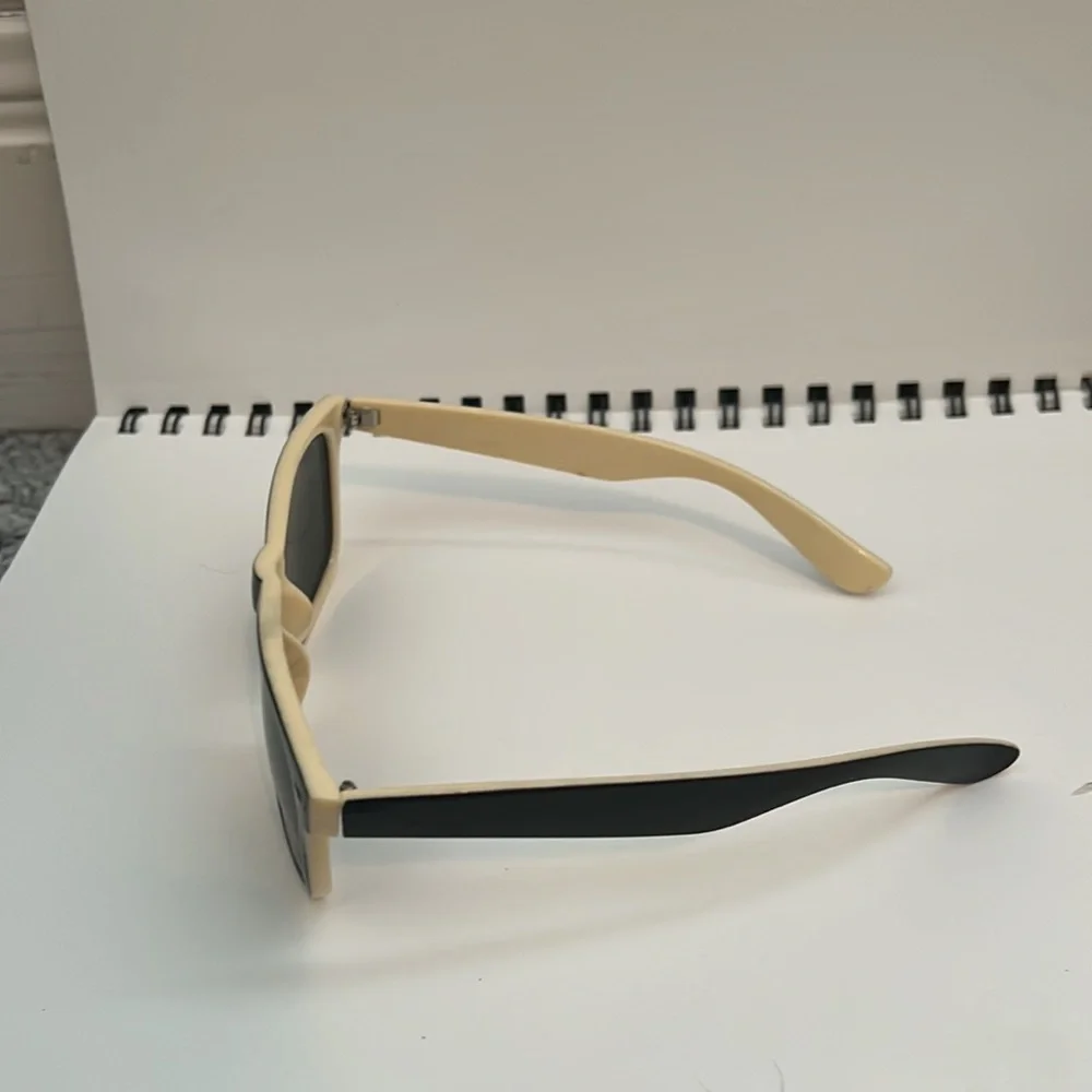 Rayban - Picture 2 of 2